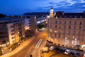 sea-coast-architecture-road-skyline-traffic-945829-pxhere.com-min